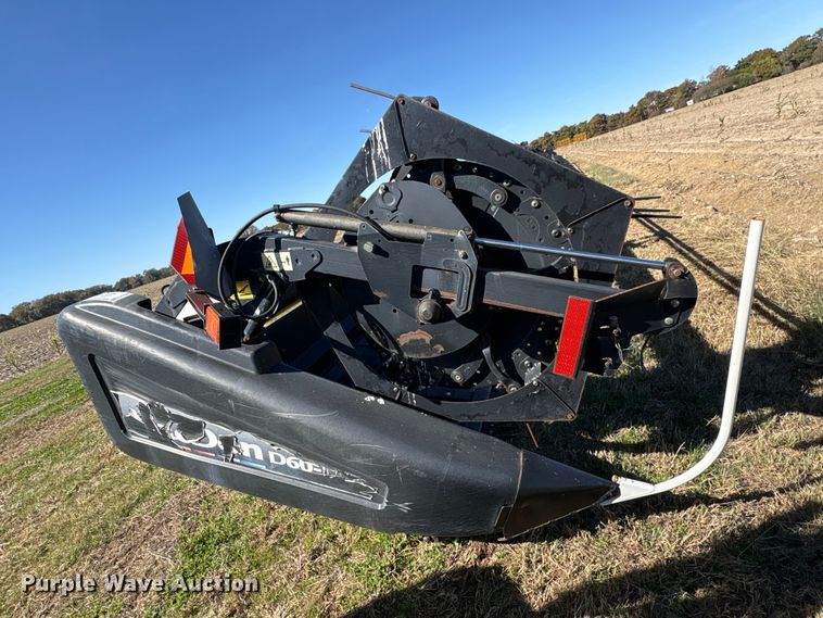 image for item EA7080 2010 MacDon D60 draper head