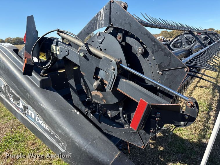 image for item EA7080 2010 MacDon D60 draper head