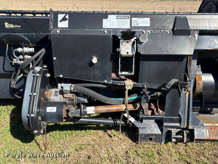 image for item EA7080 2010 MacDon D60 draper head