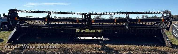 image for item EA7081 2011 MacDon D60-S draper head