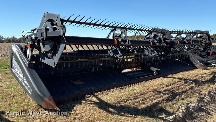 image for item EA7081 2011 MacDon D60-S draper head