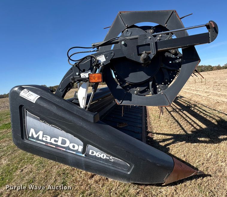 image for item EA7081 2011 MacDon D60-S draper head