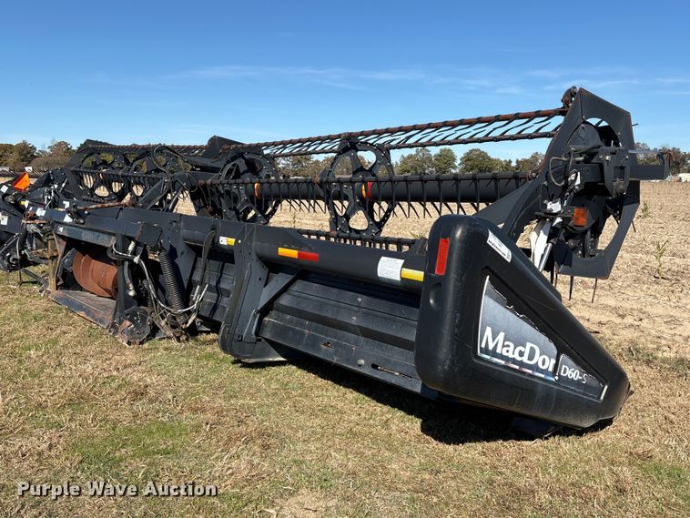 image for item EA7081 2011 MacDon D60-S draper head