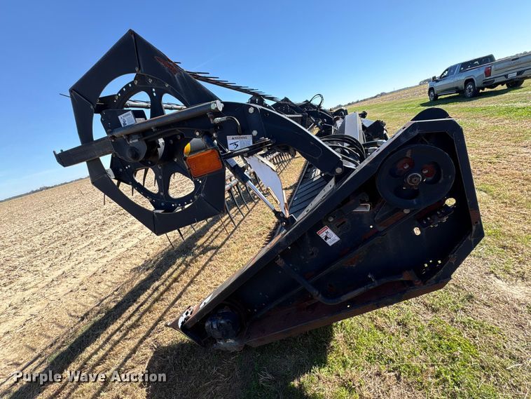 image for item EA7081 2011 MacDon D60-S draper head