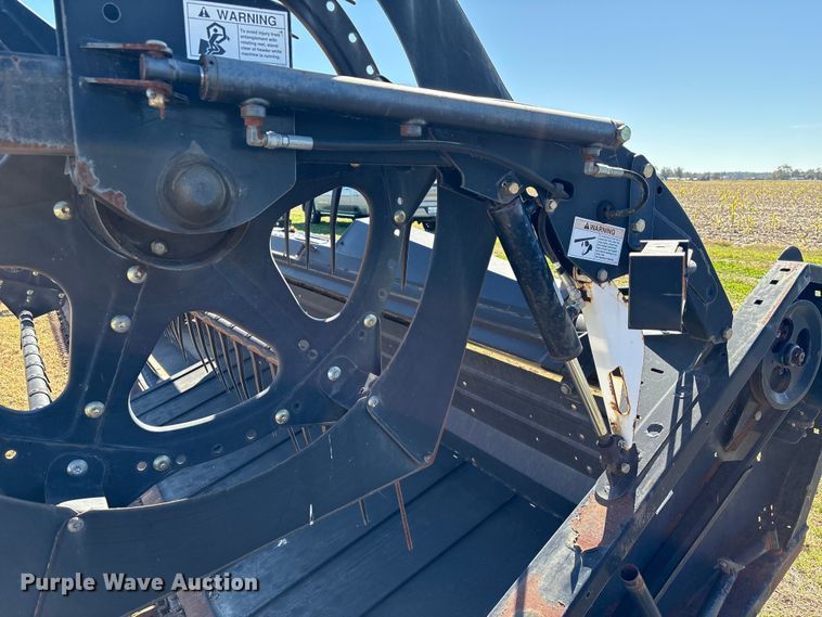 image for item EA7081 2011 MacDon D60-S draper head