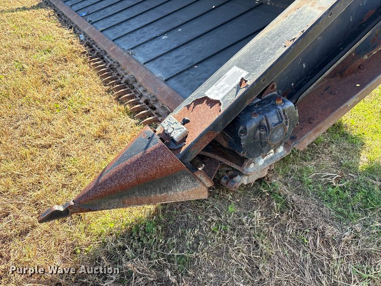 image for item EA7081 2011 MacDon D60-S draper head