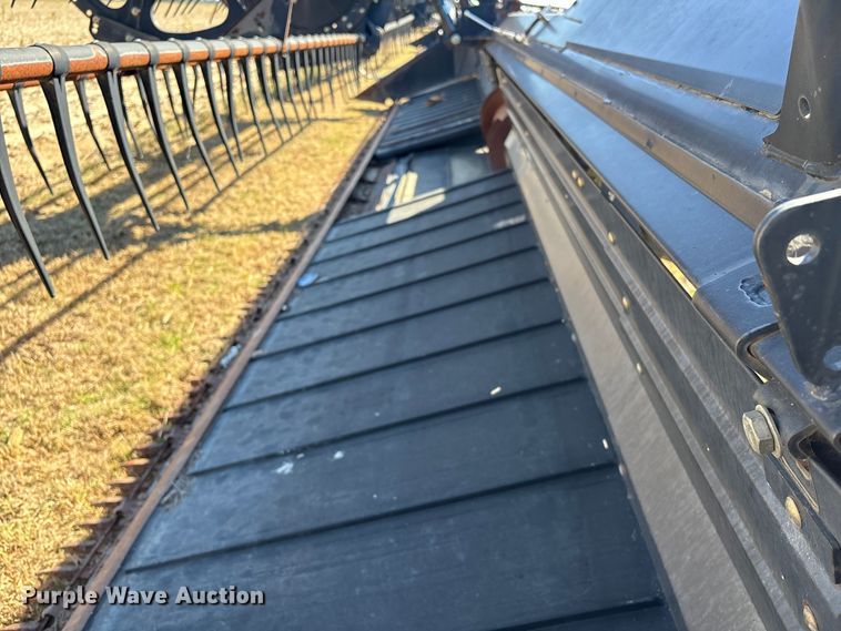 image for item EA7081 2011 MacDon D60-S draper head