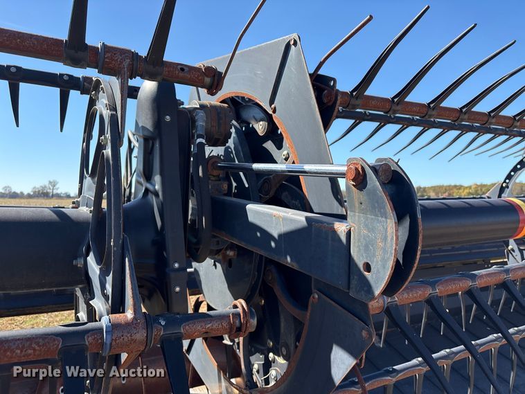 image for item EA7081 2011 MacDon D60-S draper head