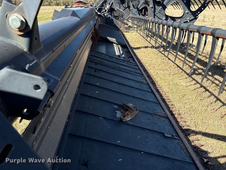 image for item EA7081 2011 MacDon D60-S draper head