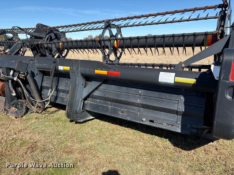 image for item EA7081 2011 MacDon D60-S draper head