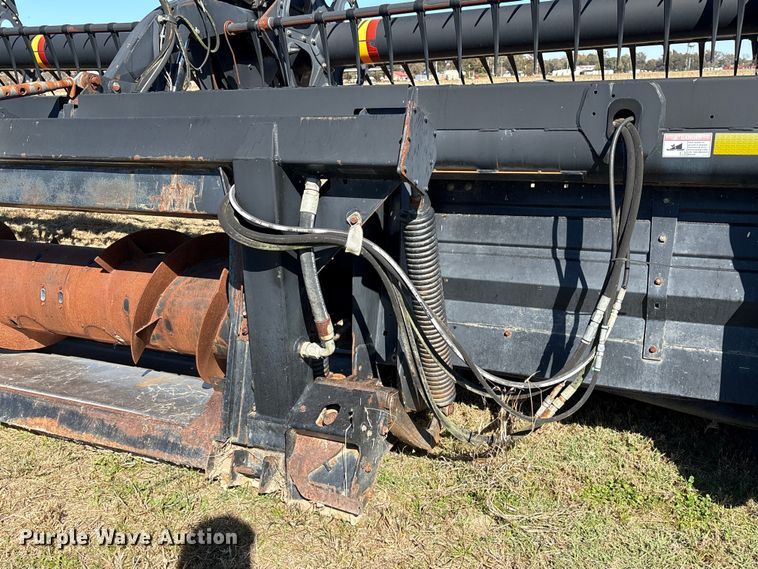 image for item EA7081 2011 MacDon D60-S draper head