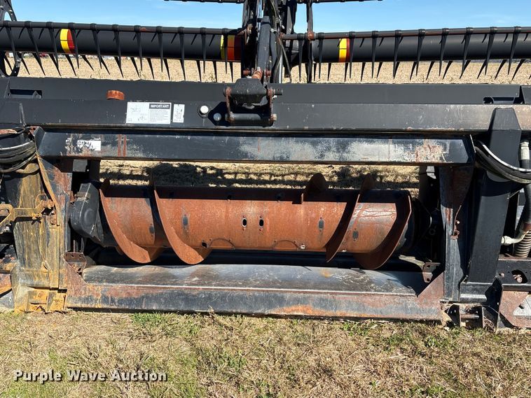 image for item EA7081 2011 MacDon D60-S draper head