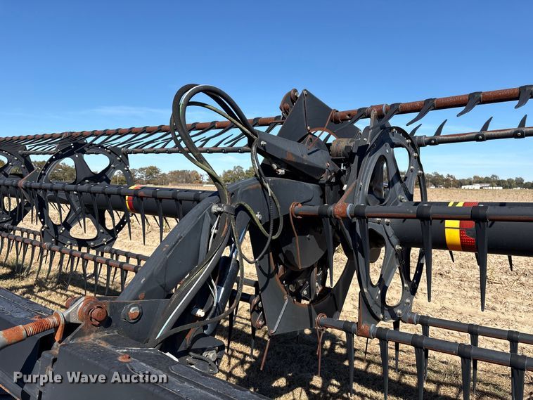 image for item EA7081 2011 MacDon D60-S draper head