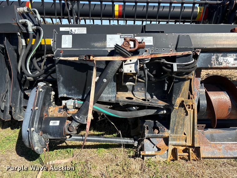 image for item EA7081 2011 MacDon D60-S draper head