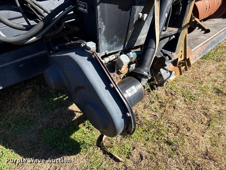 image for item EA7081 2011 MacDon D60-S draper head