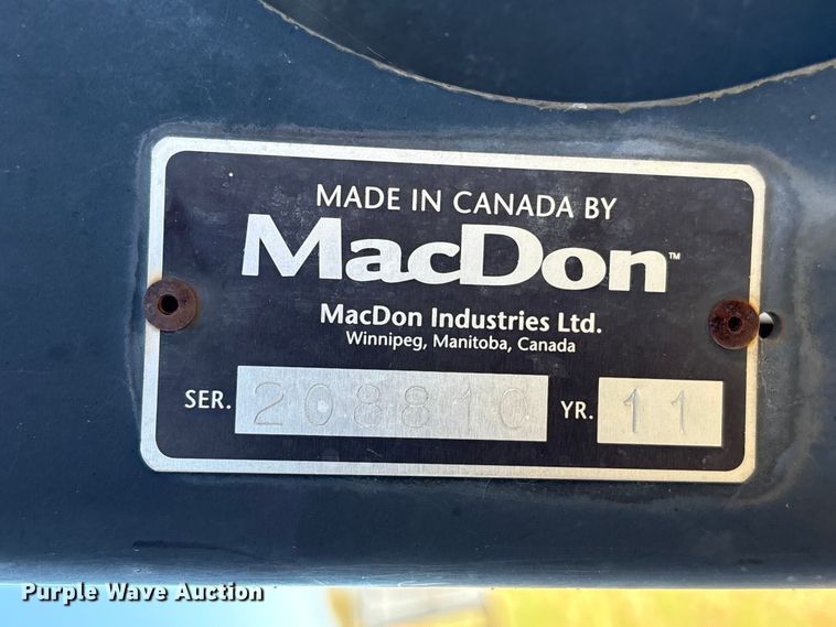 image for item EA7081 2011 MacDon D60-S draper head