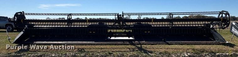 image for item EA7082 2017 MacDon FD75 flex draper head