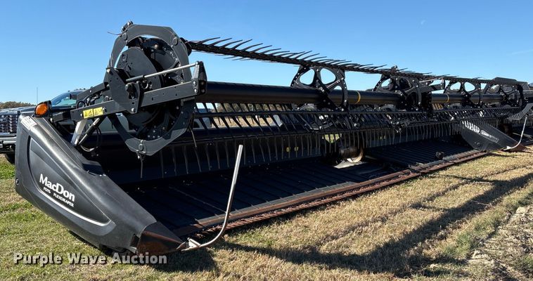 image for item EA7082 2017 MacDon FD75 flex draper head