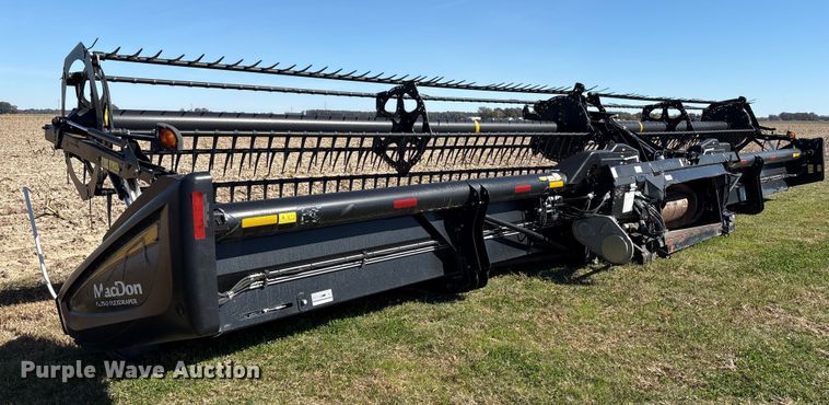 image for item EA7082 2017 MacDon FD75 flex draper head