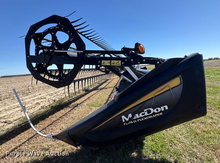 image for item EA7082 2017 MacDon FD75 flex draper head