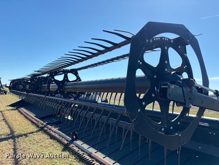 image for item EA7082 2017 MacDon FD75 flex draper head