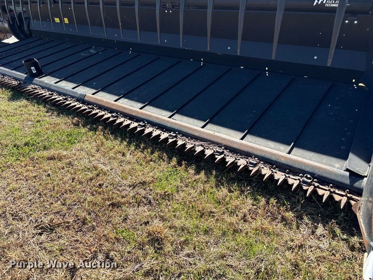 image for item EA7082 2017 MacDon FD75 flex draper head