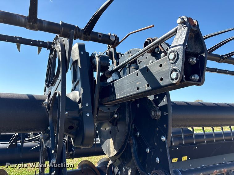 image for item EA7082 2017 MacDon FD75 flex draper head