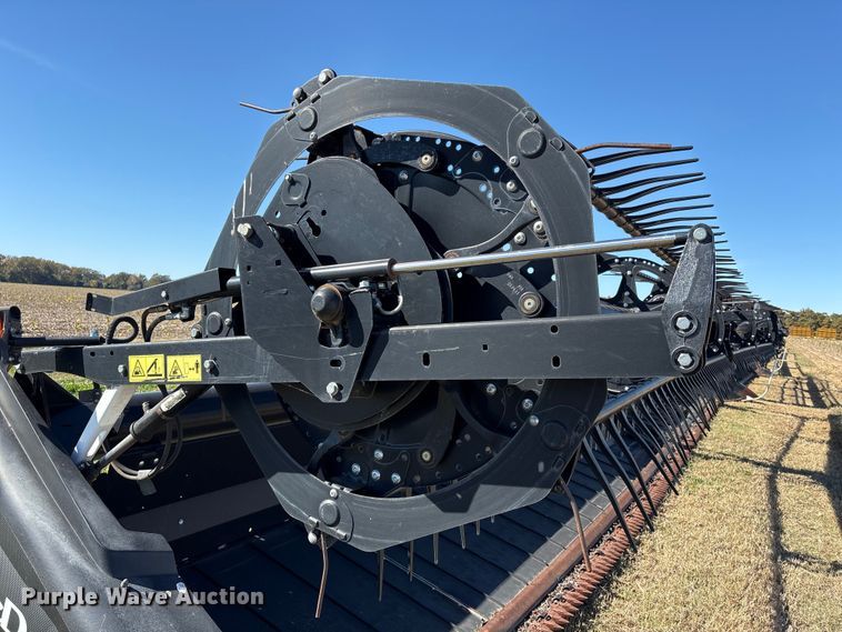 image for item EA7082 2017 MacDon FD75 flex draper head