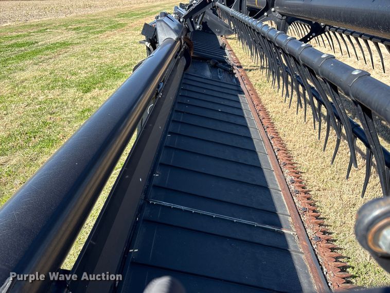 image for item EA7082 2017 MacDon FD75 flex draper head