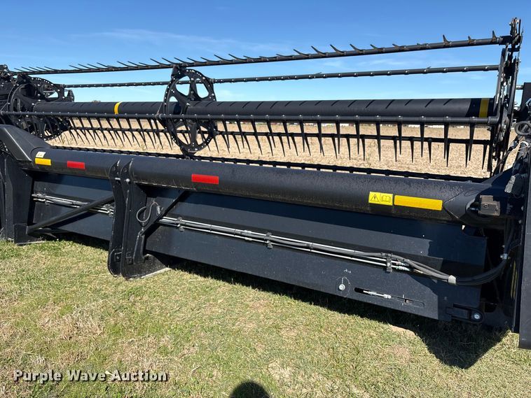 image for item EA7082 2017 MacDon FD75 flex draper head