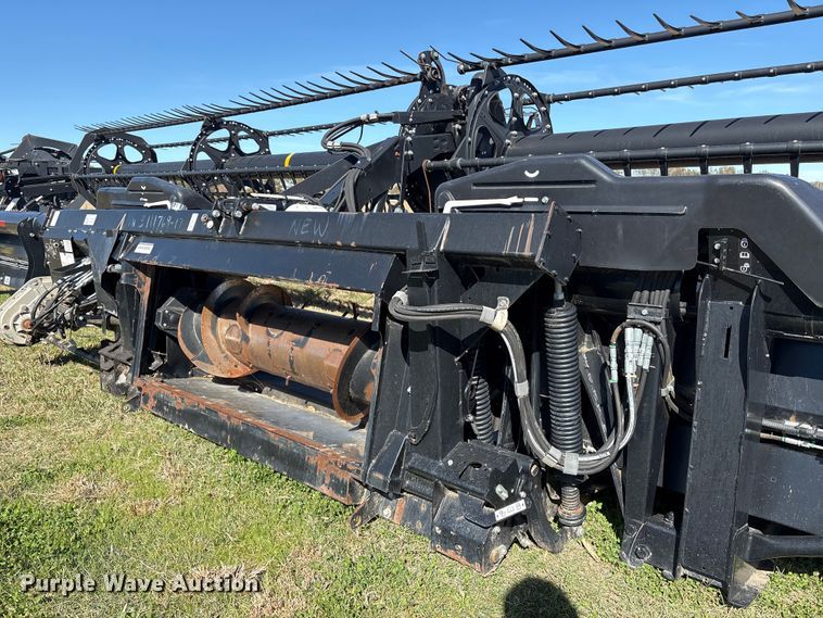 image for item EA7082 2017 MacDon FD75 flex draper head