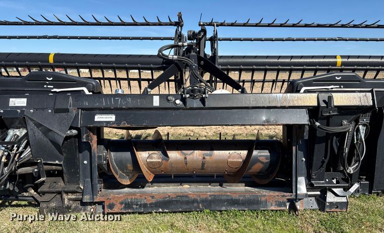 image for item EA7082 2017 MacDon FD75 flex draper head