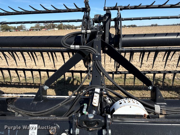 image for item EA7082 2017 MacDon FD75 flex draper head