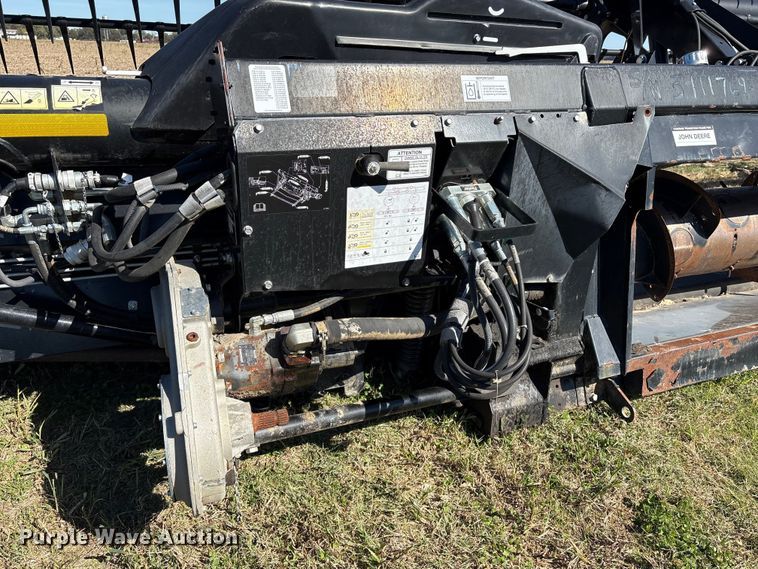 image for item EA7082 2017 MacDon FD75 flex draper head