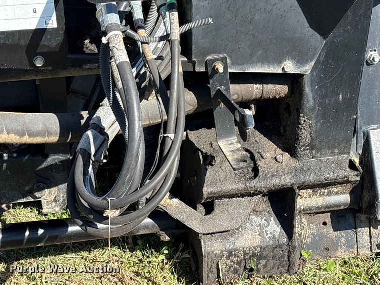 image for item EA7082 2017 MacDon FD75 flex draper head