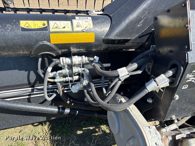 image for item EA7082 2017 MacDon FD75 flex draper head