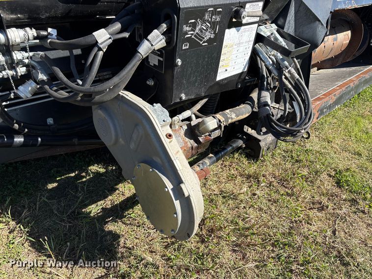 image for item EA7082 2017 MacDon FD75 flex draper head