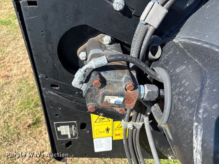 image for item EA7082 2017 MacDon FD75 flex draper head