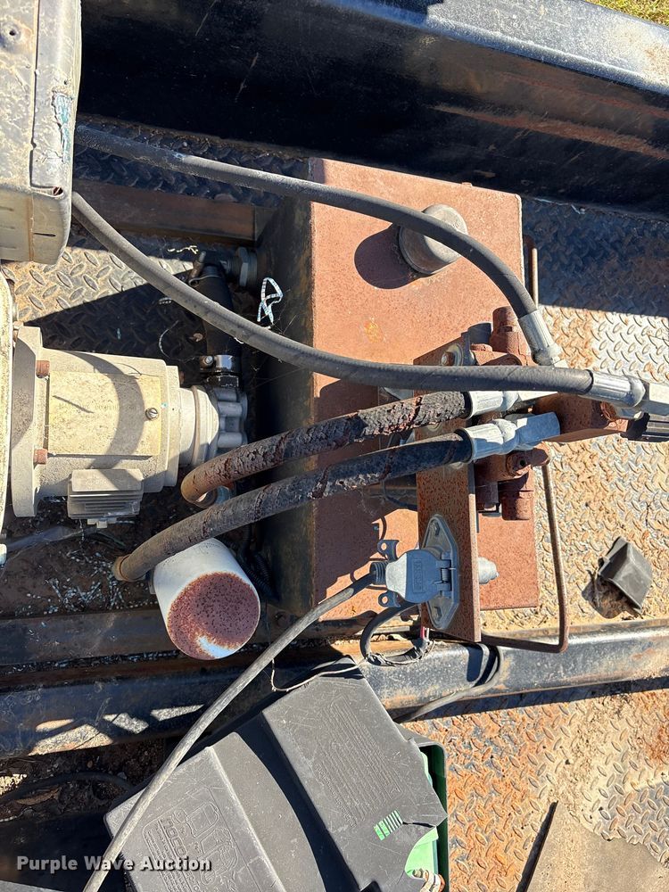 image for item EA7083 2004 Befort 2860 header trailer