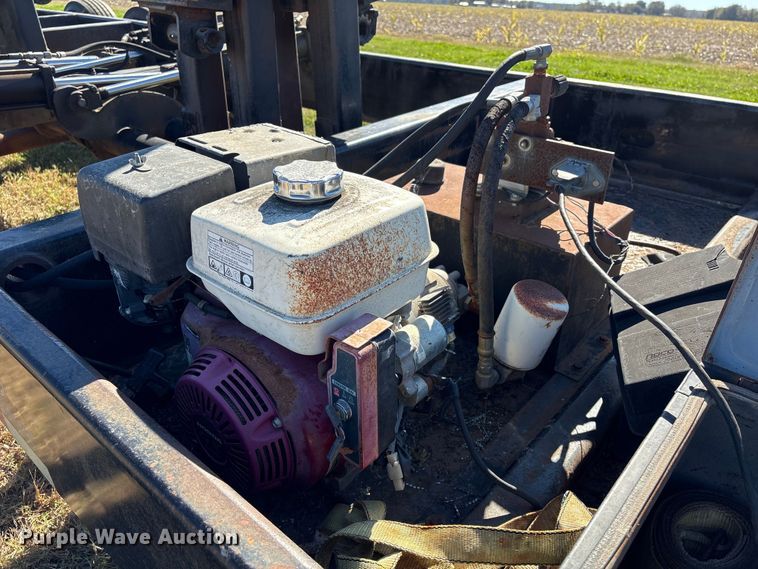 image for item EA7083 2004 Befort 2860 header trailer