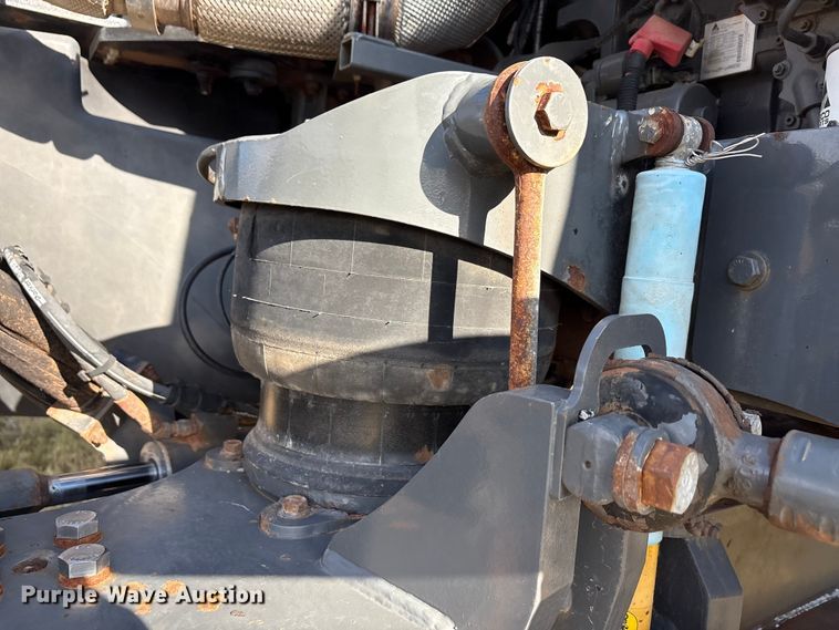 image for item EA7804 2012 Rogator RG900 sprayer