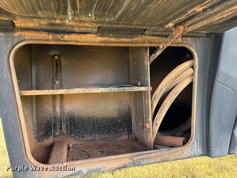 image for item EA7804 2012 Rogator RG900 sprayer