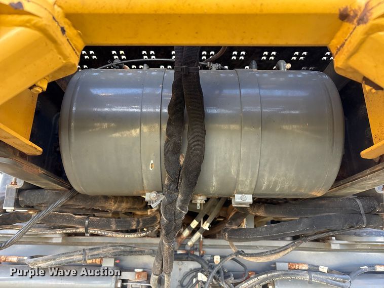 image for item EA7804 2012 Rogator RG900 sprayer