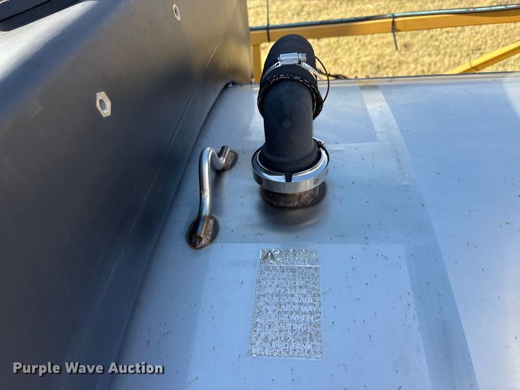 image for item EA7804 2012 Rogator RG900 sprayer