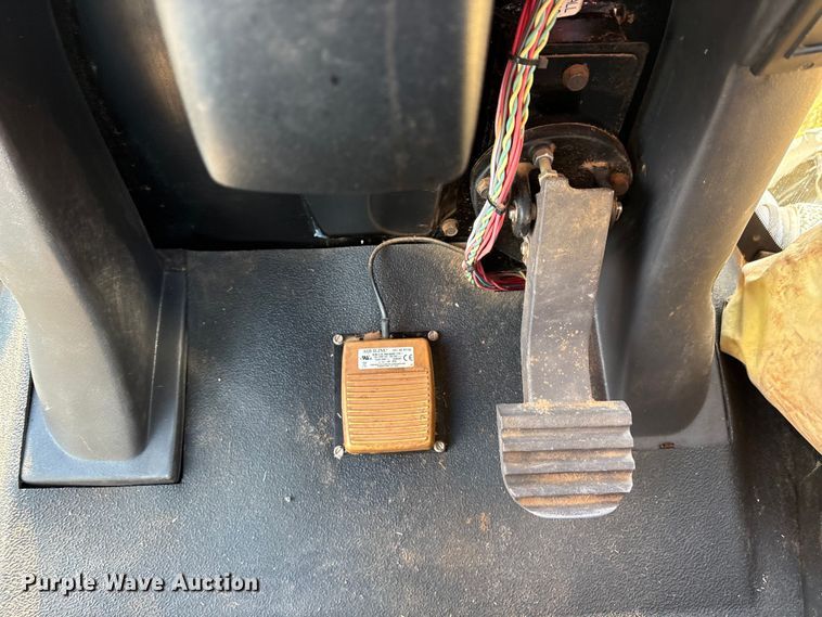 image for item EA7804 2012 Rogator RG900 sprayer