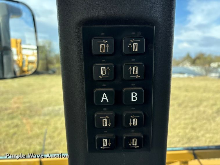 image for item EA7804 2012 Rogator RG900 sprayer