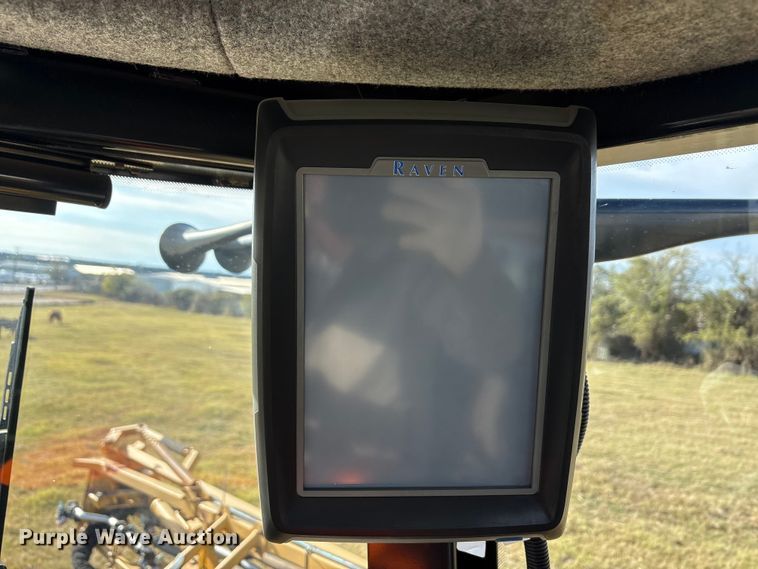 image for item EA7804 2012 Rogator RG900 sprayer