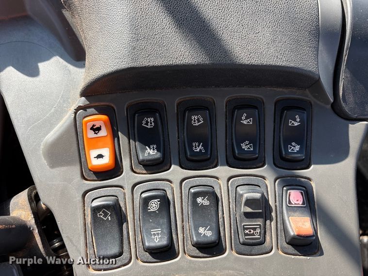 image for item EA7804 2012 Rogator RG900 sprayer