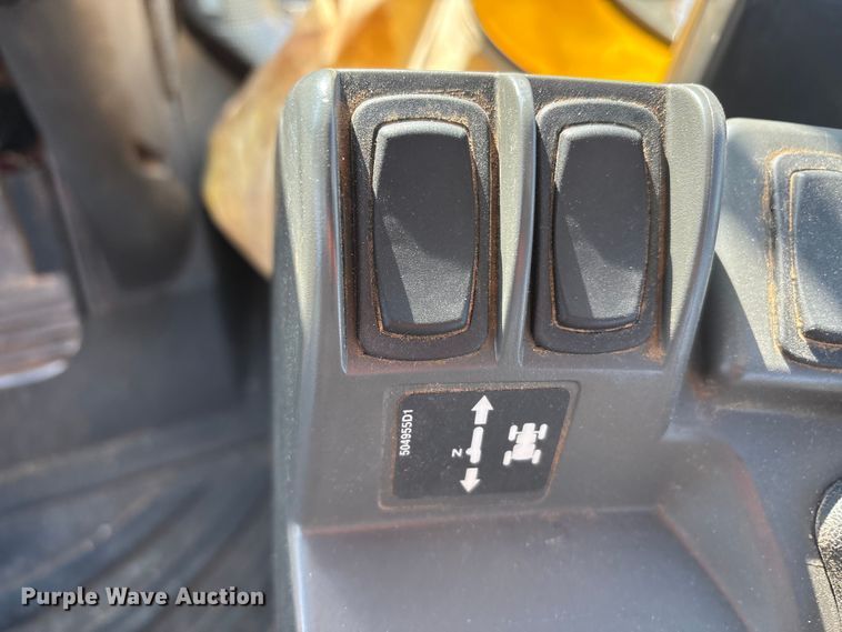 image for item EA7804 2012 Rogator RG900 sprayer