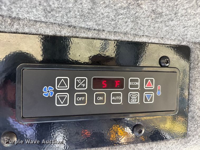 image for item EA7804 2012 Rogator RG900 sprayer